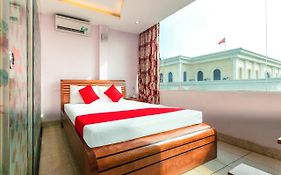 Khách Sạn Oyo 653 Hương Thảo Hotel 2*